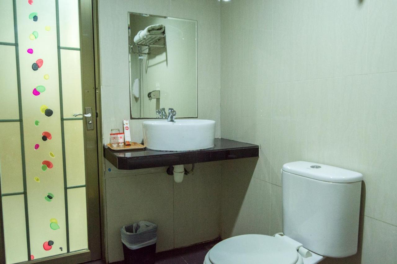 Collection O 625 Hotel Golden Gate Batam Zewnętrze zdjęcie